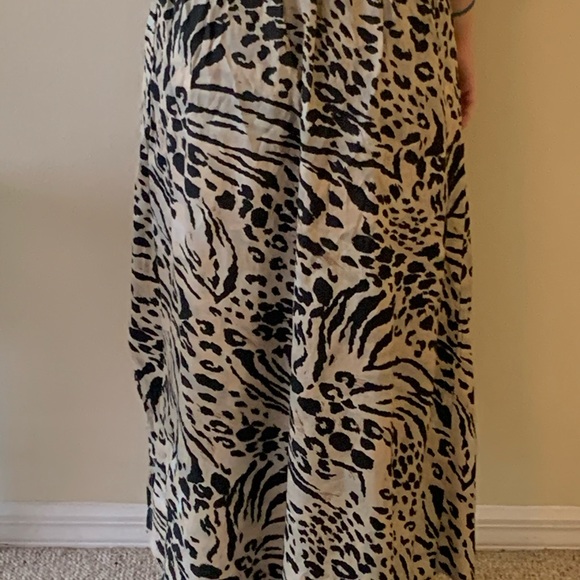 Do you see a leopard skirt or the first skirt? - Picture 4 of 4